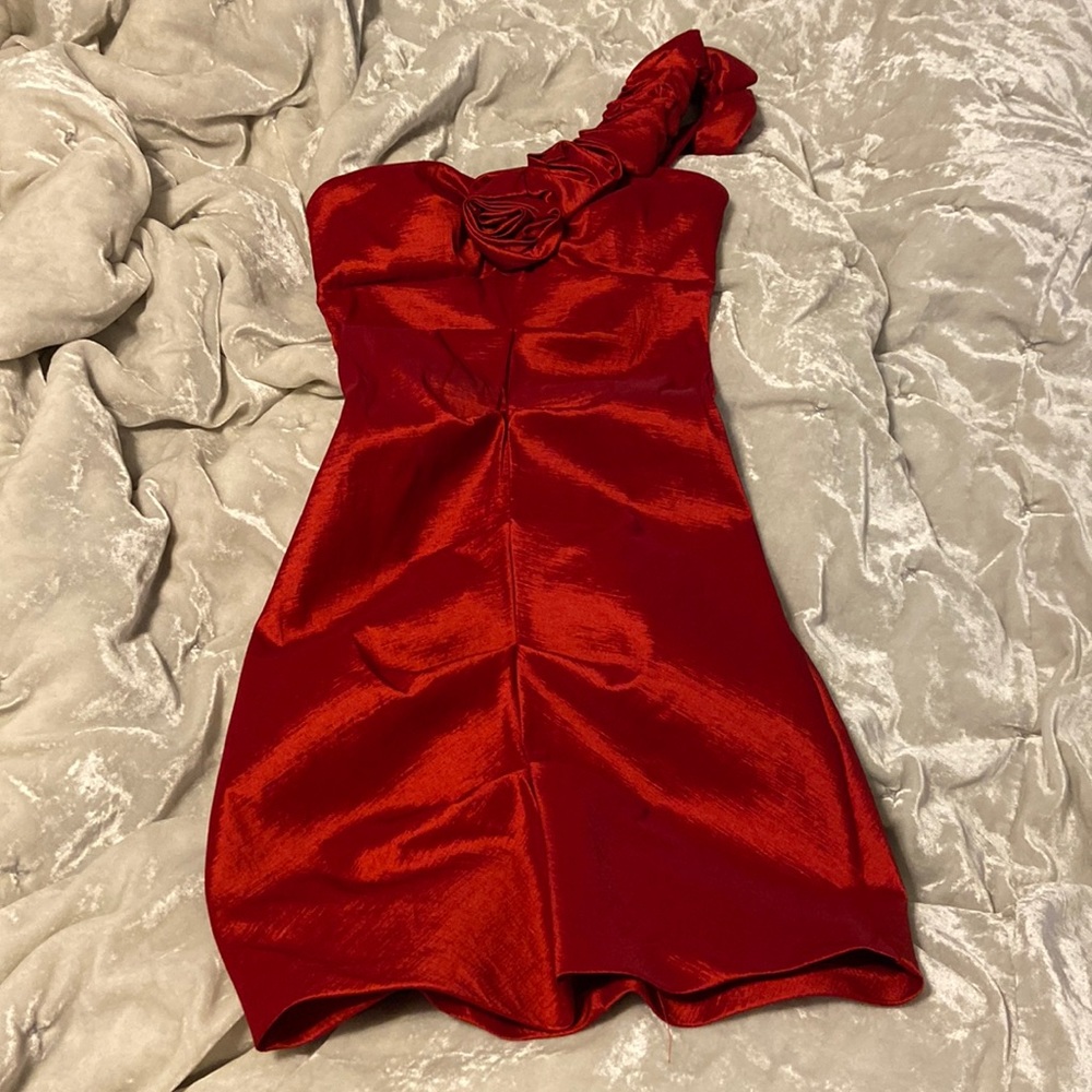 Shimmering red dress